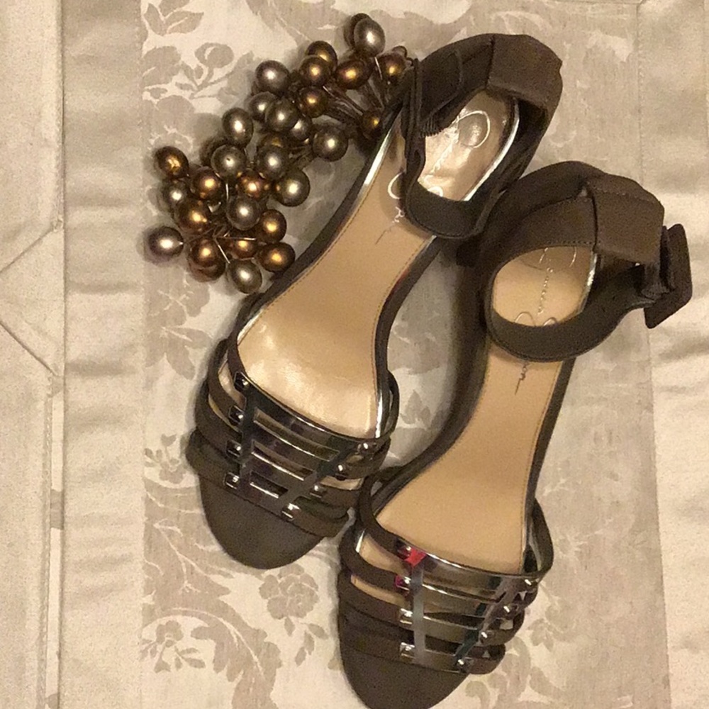 ✨Gray High Heels w/ Silver Accent Women’s 9.5
